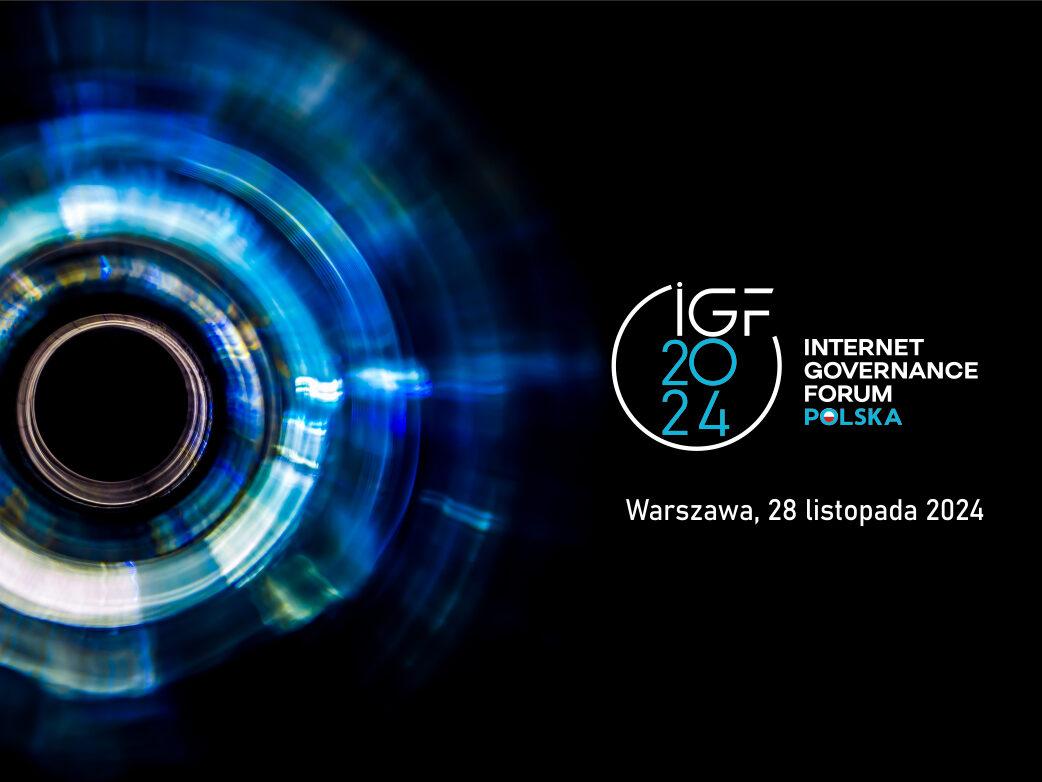 Abstrakcyjna grafika przypominająca niebieski, świetlny pierścień, z praej strony napis Internet Governance Forum Polska, Warszawa, 28 listopada 2024